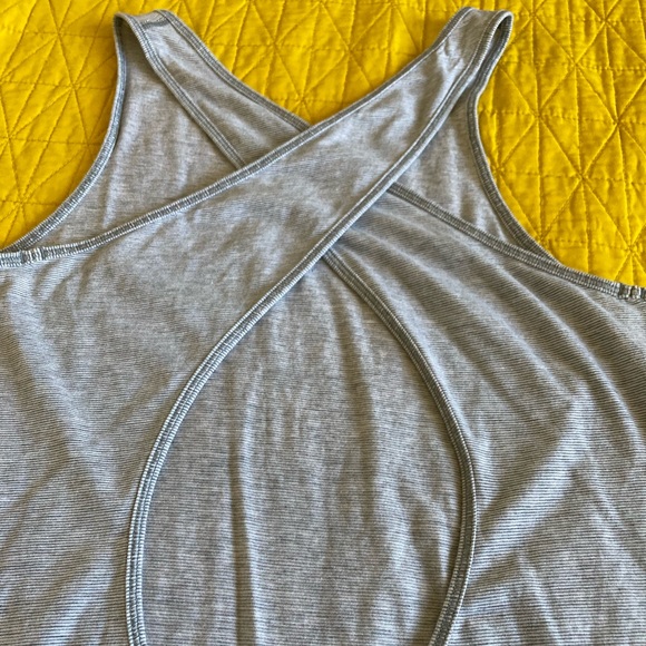 Lululemon cross back keyhole tank - Picture 4 of 4